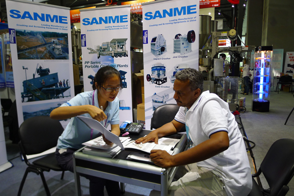 躋身高新技術(shù)企業(yè) 山美破碎機(jī)借廣交會(huì)拓展“藍(lán)?！笔袌? /> 
</p>
<p>
	品質(zhì)至上，追求高可靠性和細(xì)節(jié)。這是山美的核心價(jià)值觀。面對國內(nèi)外不斷變化的市場環(huán)境，我們相信，山美憑借其優(yōu)質(zhì)的管理理念和不斷創(chuàng)新的制造技術(shù)，一定能在工程機(jī)械行業(yè)打造一片藍(lán)天。<!--?p-->
</p>
        <div   id=