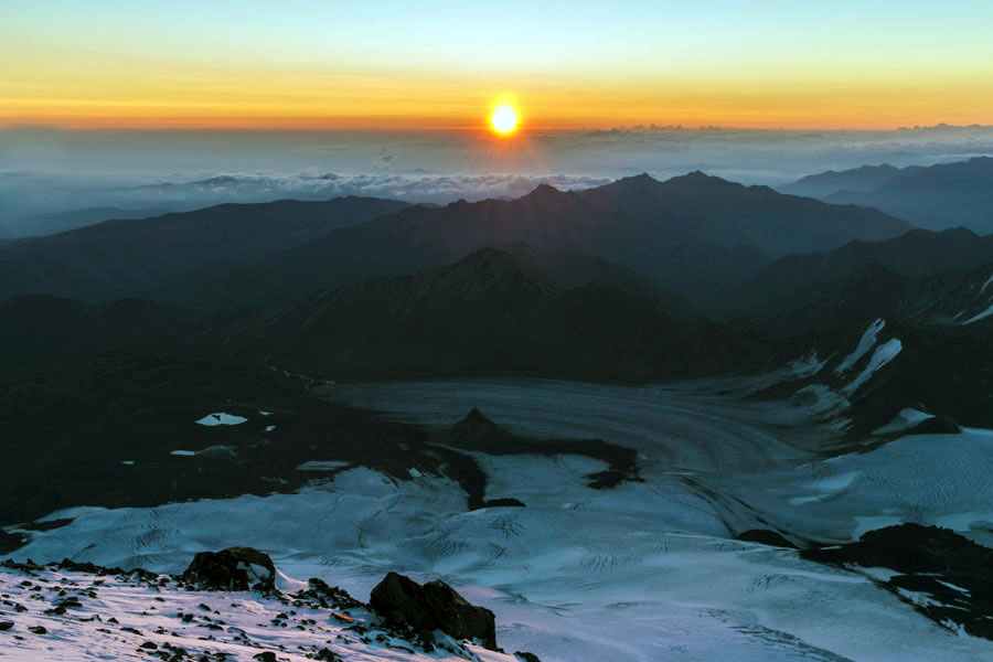 驕傲！山美股份歐洲員工勇攀歐洲第一峰-厄爾布魯士峰