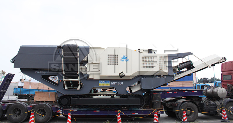 與傳統(tǒng)的固定式破碎機(jī)相比，移動(dòng)破碎站有哪些特點(diǎn)？