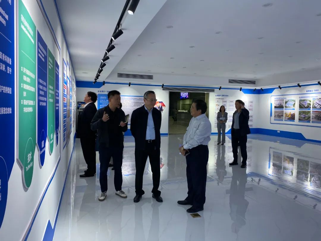 奉賢區(qū)人大常委會黨組書記、主任張培榮一行蒞臨上海山美股份開展“優(yōu)環(huán)境、穩(wěn)經(jīng)濟”大走訪大調(diào)研
