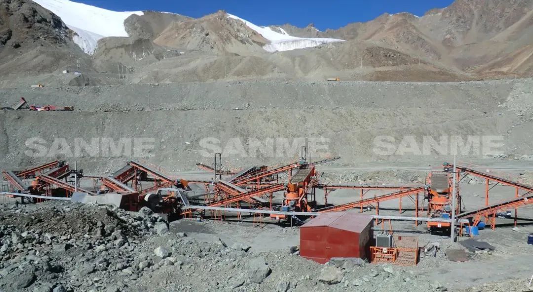 時(shí)產(chǎn)值近600萬！山美移動(dòng)式破碎篩分一體站助力江蘇高碳鉻鐵礦破碎項(xiàng)目建設(shè)