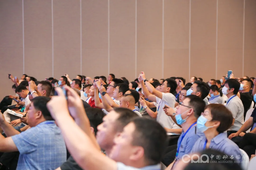 主旨報告 | 胡幼奕以國際化視角，提出固廢綜合利用和生態(tài)環(huán)境修復新思路