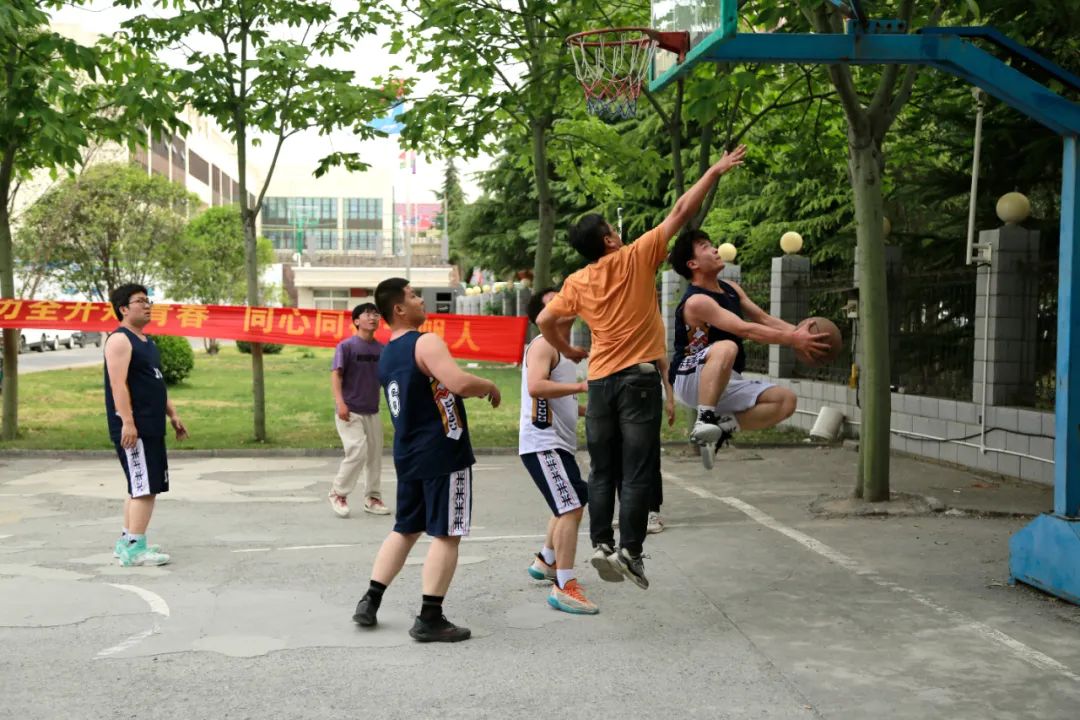 上海山美股份2025春季運(yùn)動會火熱啟幕！拔河、籃球預(yù)賽燃情開戰(zhàn)
