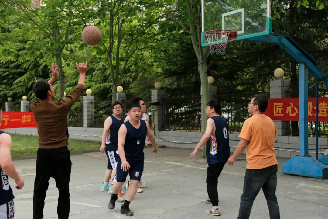 上海山美股份2025春季運(yùn)動會火熱啟幕！拔河、籃球預(yù)賽燃情開戰(zhàn)