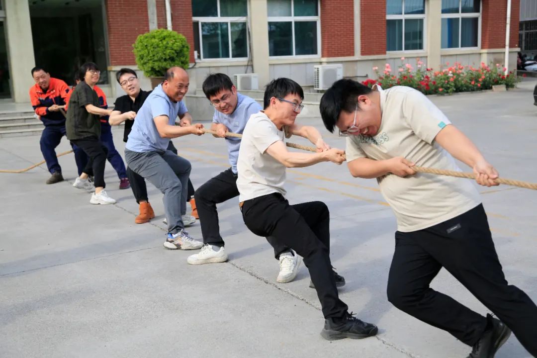 上海山美股份2025春季運(yùn)動會火熱啟幕！拔河、籃球預(yù)賽燃情開戰(zhàn)